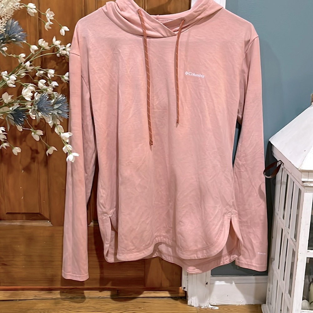 Columbia long sleeve hooded T-shirt. Size M. Worn once good condition